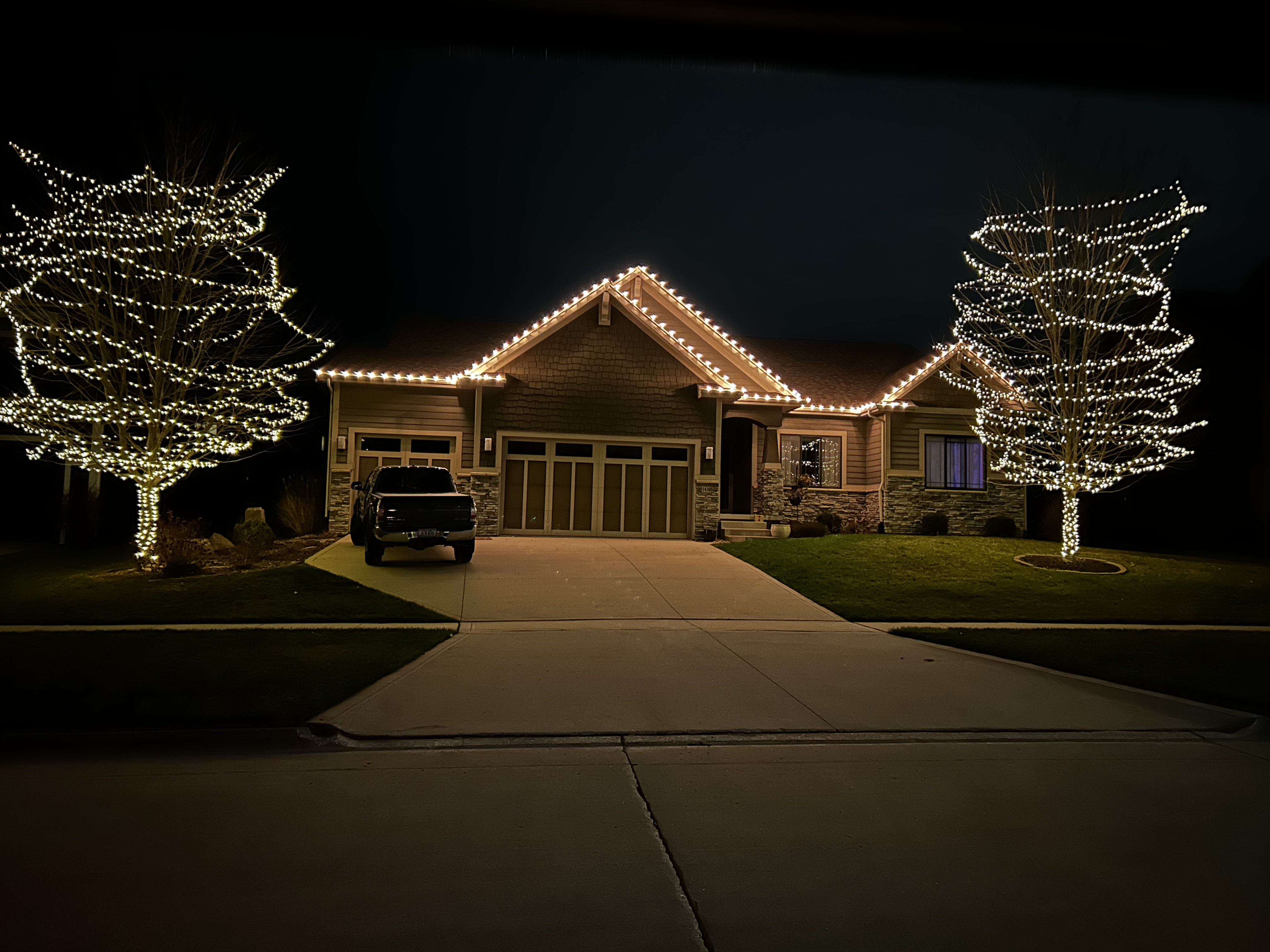 Holiday lighting specialists Central Iowa white bulbs
